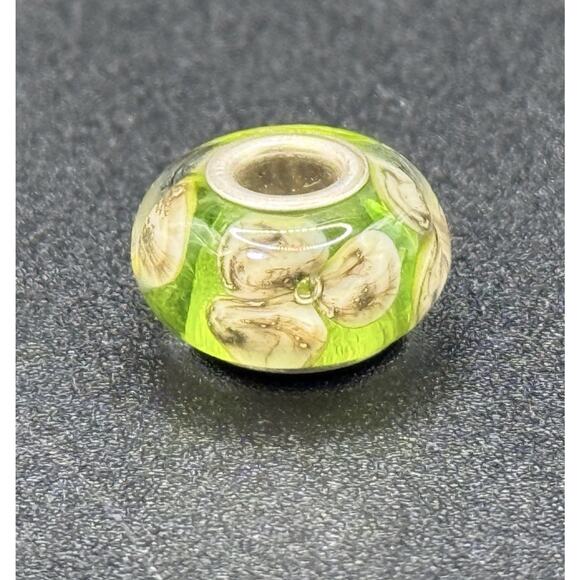 Camilla Sterling Silver Green& White Flower Murano Glass Charm P18 - Picture 1 of 7